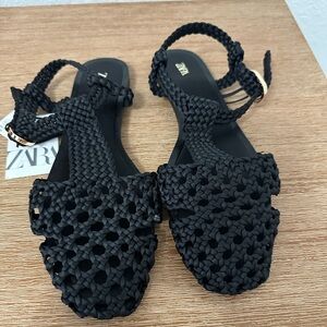 NWT: ZARA FLATS